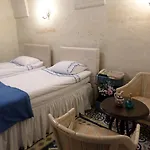 Demisos Caves 3*