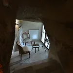 Demisos Caves 3*