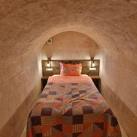 Demisos Caves 3*