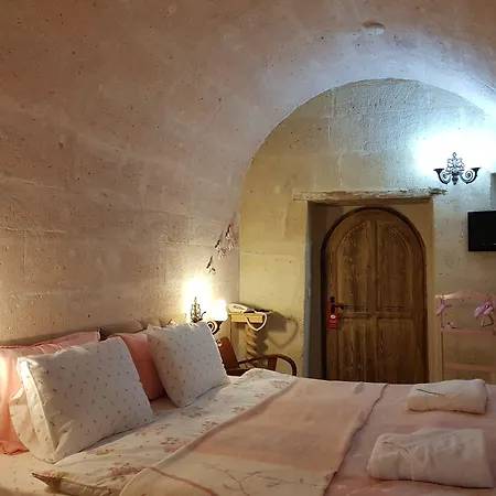 Demisos Caves 3*