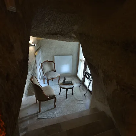 Demisos Caves 3*